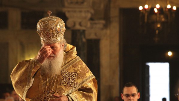 Патриарх Неофит води литургия