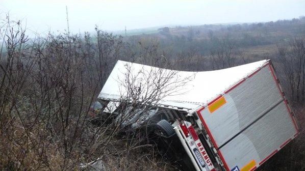 Две жени загинаха при зверска катастрофа край Свиленград (галерия 18+)