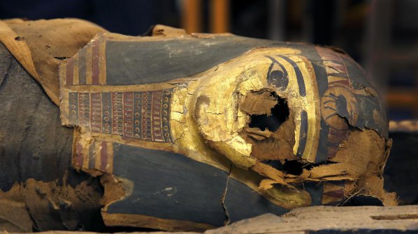 Отвориха саркофаг с древноегипетска мумия на 2500 г.