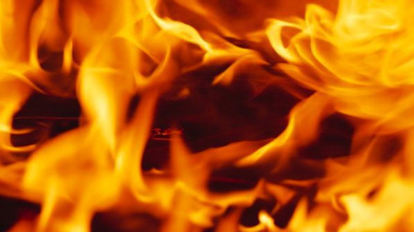 Пожар унищожи автомобил в Сандански