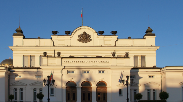 Парламентът се опитва да смекчи с трик негативния доклад на ЕК