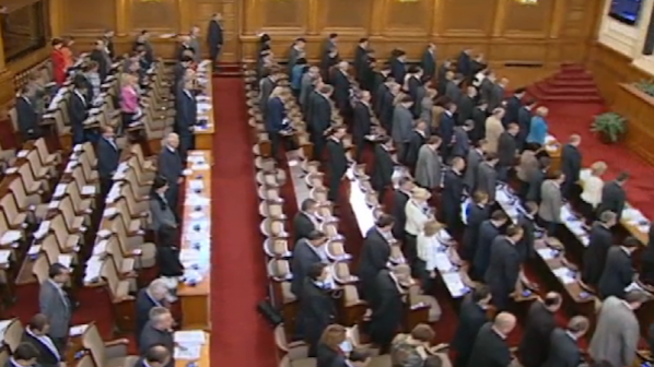 Депутатите почетоха с минута мълчание паметта на Росица Янакиева