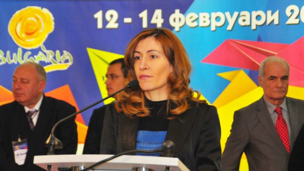 Ангелкова обеща мерки заради спада на туристи от Русия и Украйна (снимки)