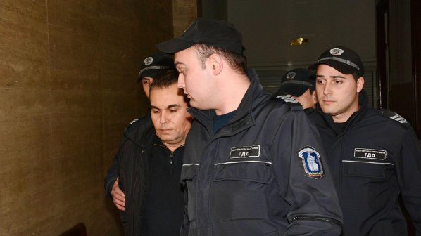 Подкупният съдия от Русе остава в ареста (обновена+снимки)