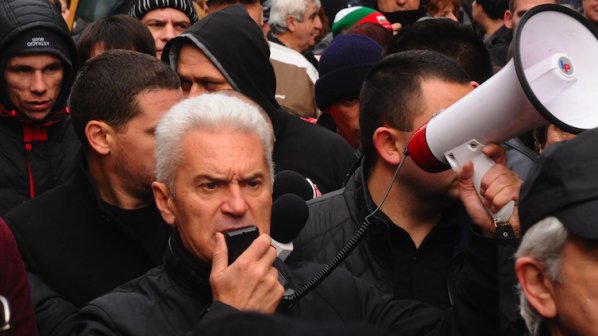 Политиците ни лижат, лъжат и мажат, обяви Сидеров и поведе третомартенското шествие (обновена+видео)