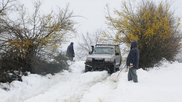 30 агрегата работят в област Смолян, 42 селища са без ток