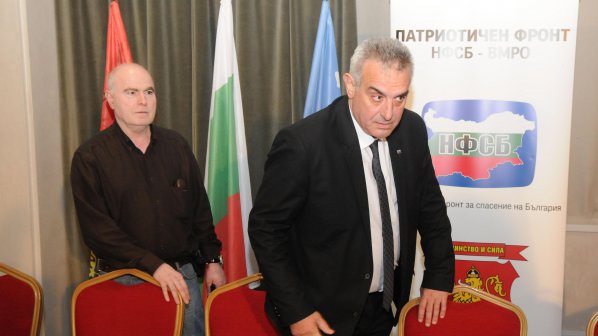 Депутатите се скараха заради ваканцията си! "Крастава мърша", нападна Касабов Велизар Енче