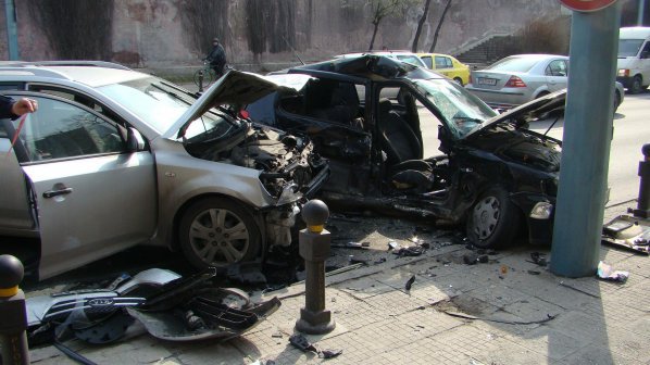 Две коли се удариха във Варна