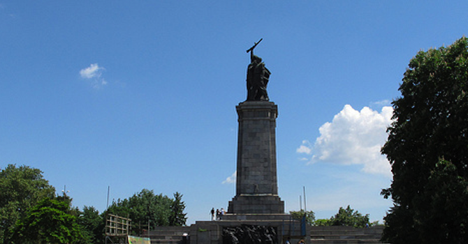 75% от софиянци искат паметникът на Съветската армия да остане