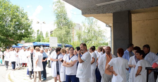 Лекари от Пловдив на протест