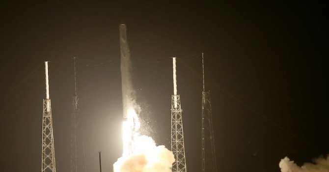 Ракетата Falcon 9 се взриви на третата минута от полета си