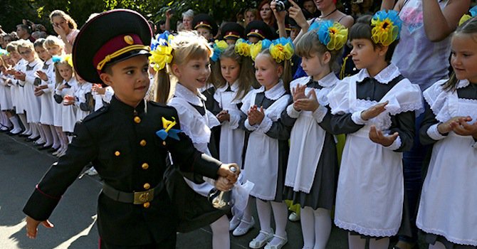 Ученици в Украйна изучават основите на войната