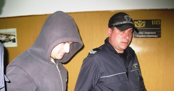 25 г. затвор за убиеца на Хюлия