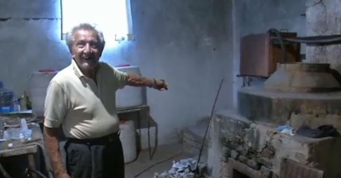 16 хил. лв. глоба за домашната ракия на 81-годишния дядо Христо (видео)
