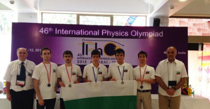 Наши ученици завоюваха 5 медала на световно по физика