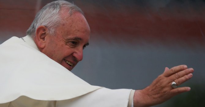 Папата не се оскърбил от подарения му в Боливия &quot;комунистически кръст&quot;
