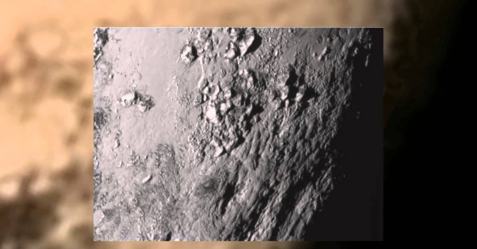 Планини от лед има на Плутон
