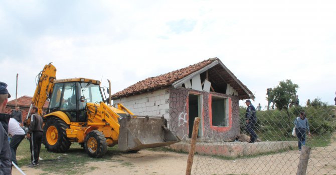 Премахват 102 незаконни постройки в Гърмен, съобщи министър Павлова