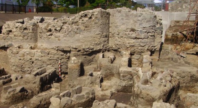 Уникален оловен кръст е открит при разкопки в Мисионис