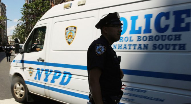 Мъж застреля охранител във федерална сграда в Ню Йорк и се самоуби (видео)