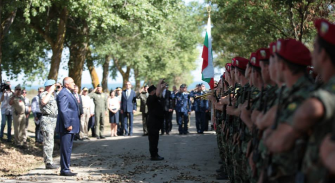 Борисов прие строя на почетния караул на военното учение край Шабла