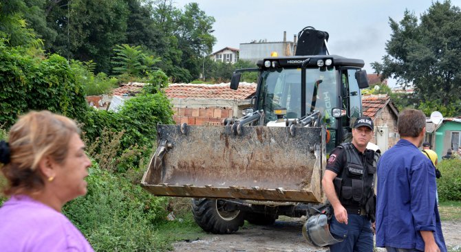 Досъбарянето на бараките в “Максуда” е под въпрос