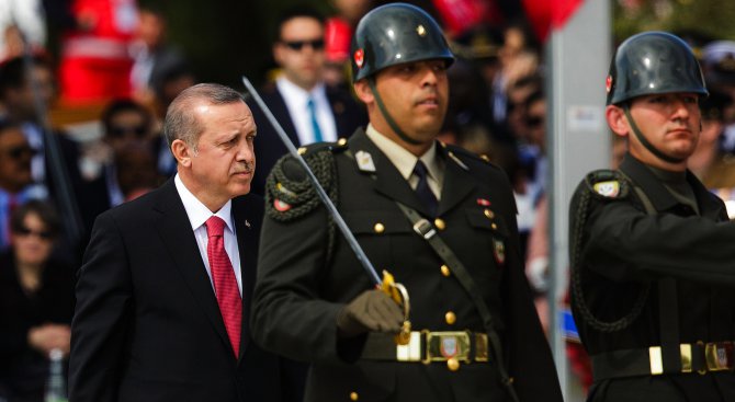 Турският премиер Ахмет Давутоглу получи мандат за служебен кабинет