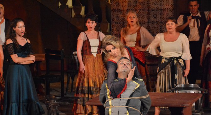 Пловдивският театър открива &quot;Сцена на кръстопът&quot; с премиерата на &quot;Сестри Палавееви&qu