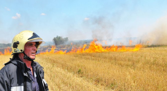 Пожарникарите в Добричка област започнаха дарителска кампания в подкрепа на деца за новата учебна го