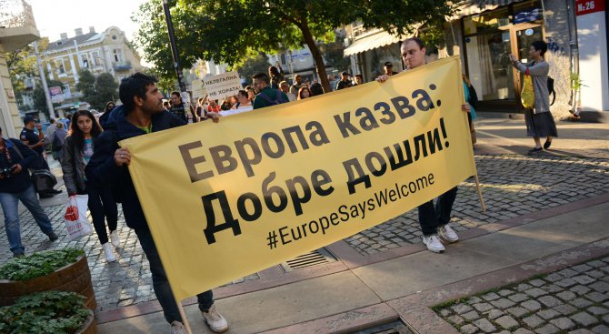 Едва 50-на души подкрепиха бежанците в София (галерия)