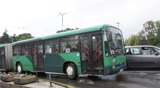 Мъж почина в автобус в столицата