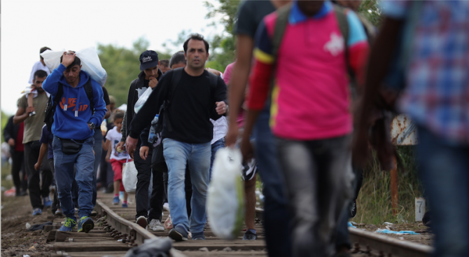 Хиляди мигранти влязоха в Австрия от Унгария