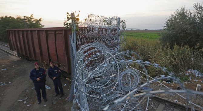 Сърбия: Унгария трябва да отвори границата