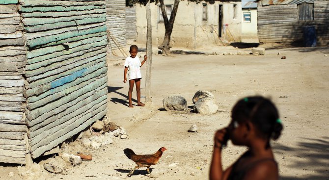 Аномалия в село в Доминикана: Момичета стават момчета на 12 години