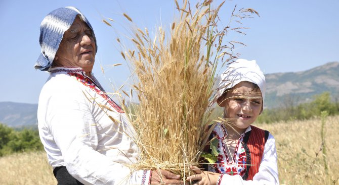 Закриват се още две села