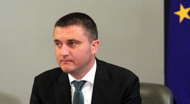 Магистратите тихомълком си гласували увеличения на заплатите, Горанов не позволил