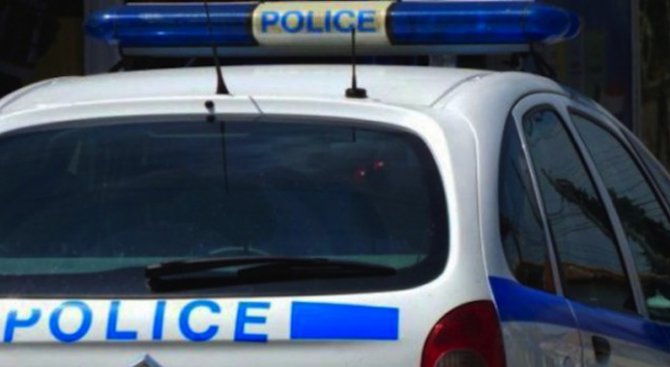 Въоръжени ограбиха мъж в Стражица