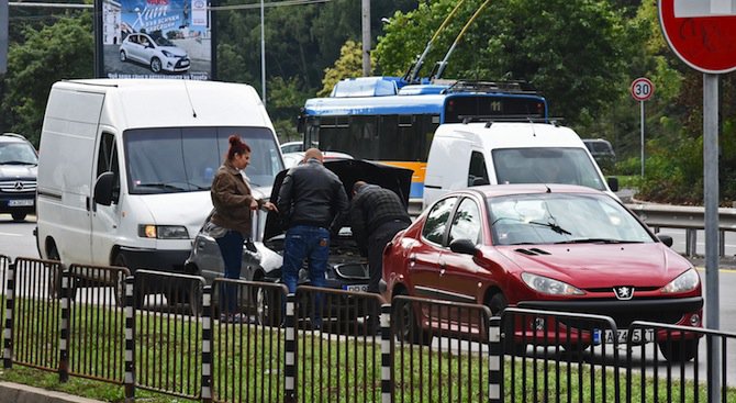 Верижна катастрофа между четири коли на &quot;Цариградско шосе&quot; в София