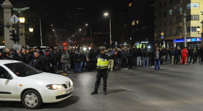 150 полицаи спряха движението на &quot;Орлов мост&quot; за около час