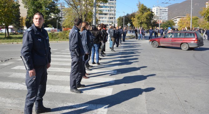 И пловдивските полицаи със спонтанен протест