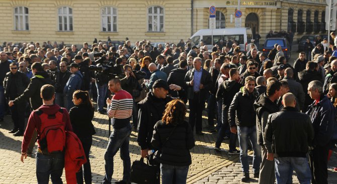 Полицаи от цялата страна потеглиха към столицата (обновена)