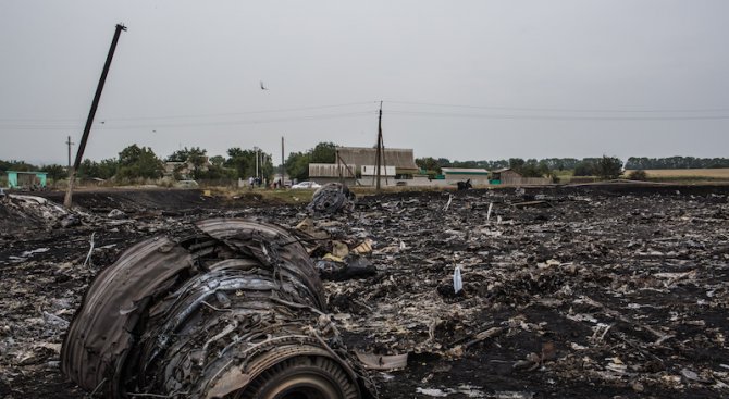 Малък самолет се разби в жилищна сграда в Охайо, загинаха девет души (видео)