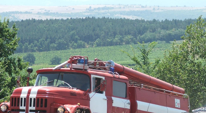Противопожарен автомобил катастрофира в Казанлък