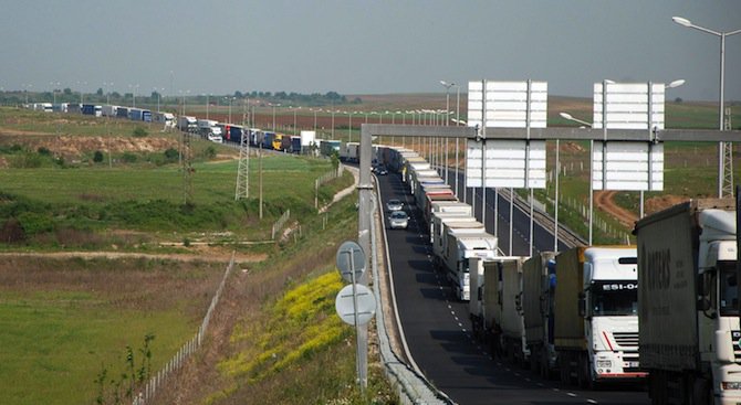 Смесена система за тол такса за тежкотоварни МПС и е-винетка за леки коли въвежда МС