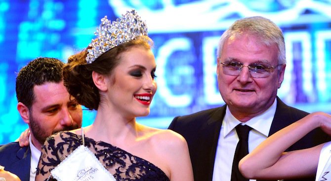 Отнемат короната на „Mиc Бългapия – 2015” заради гoли cнимĸи