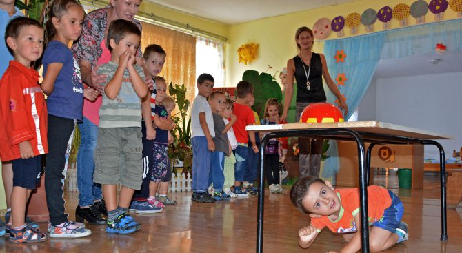 Следят за безопасността около детските градини и училища в Ловеч