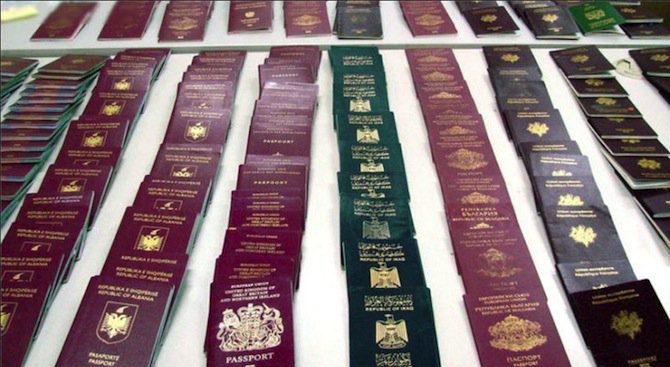 Разбиха група, печатала фалшиви български паспорти в Косово