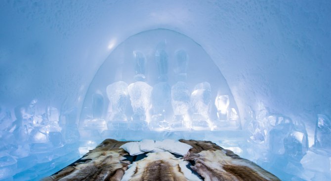 5000 тона лед за Ice Hotel в Швеция (снимки)