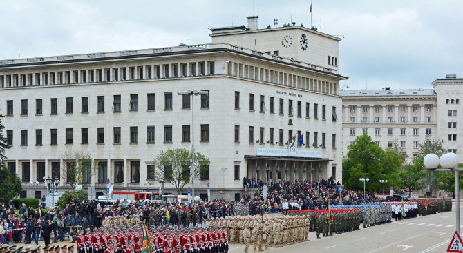 МО отпуска по 5 лева коледни бонуси в армията