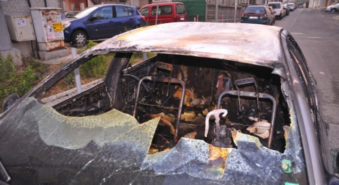 Тежка катастрофа до Враца. Тир и кола пламнаха след сблъсък